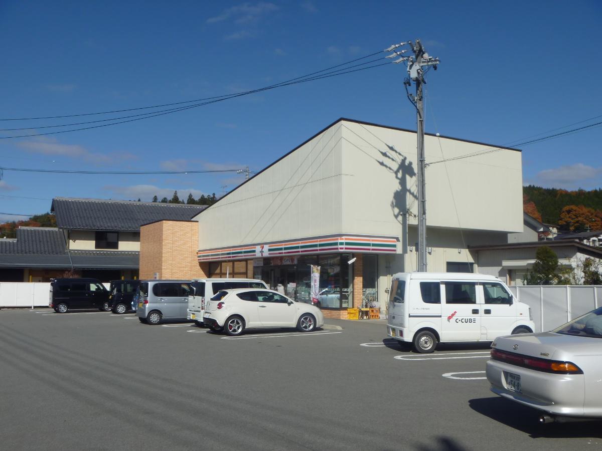 高山市江名子町 土地 セブンイレブン　高山山王店まで約2.6km（車で約4分）　トンネルの入り口と出口両方にコンビニがあると便利ですね。