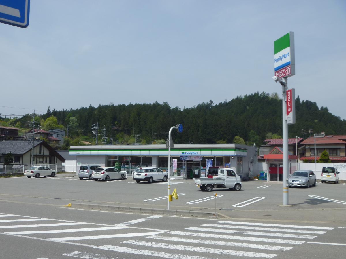 高山市江名子町 土地 ファミリーマート　高山江名子店まで約1.6km（徒歩20分）　隣にコインランドリーもできて、ますます便利なコンビニに♪