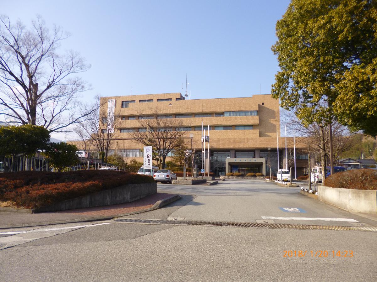 韮崎市富士見三丁目 土地 韮崎市役所まで約1.5km（徒歩19分／車で約5分）　行政のメイン庁舎です。くらしの手続きはもちろん、子育て・健康・福祉等の相談や申請をこちらの庁舎で済ますことができます。