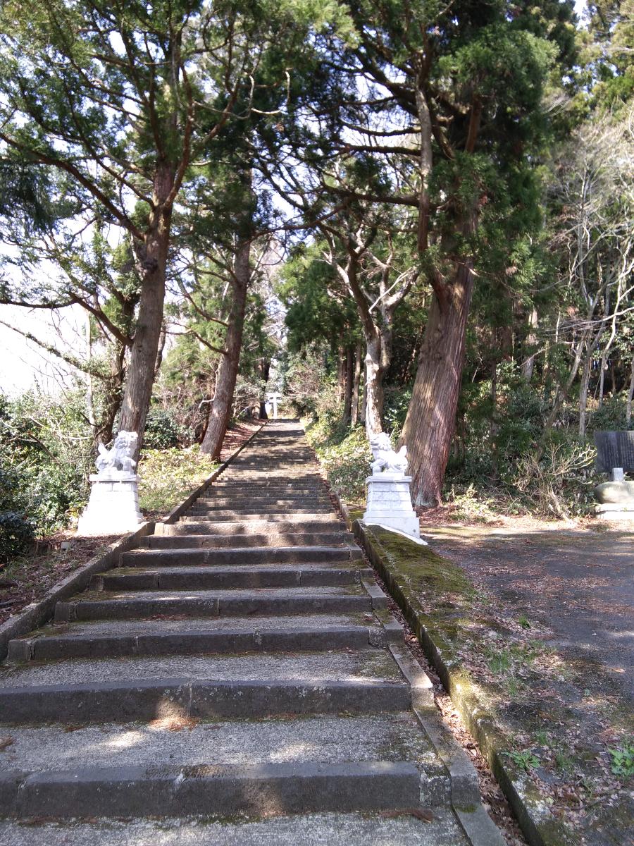 イイコトテラス尾花沢 土地 新山神社まで約2km　新山神社、周辺には三望苑もあるフィールドアスレチック総合公園