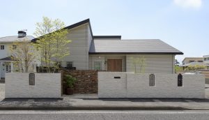 堅牢で暖かな平屋で、セカンドライフを