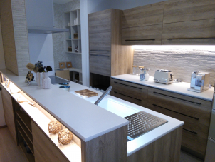 オリジナル仕様のキッチン設備も４区画で展示しています。
