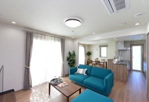 水回りが充実したゆったり３LDKの間取りです。２階のホール書斎も見どころです！！