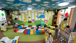 お子様が安心して遊べるキッズルーム完備