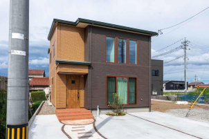 寒さの厳しい冬こそ我慢したくない！！
リアルサイズのモデルハウスで是非一条の『全館床暖房』をご体感ください。

