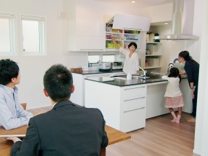 2階に明るいサブリビングのある4ＬＤＫのお住まいです。

