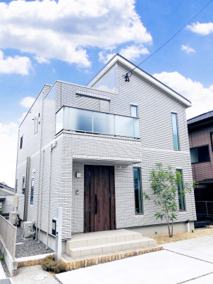 【完成現場見学会】
家中どこでも暖かい「全館床暖房」を体験しよう！
冬の『完成現場見学会・宿泊体験会』開催中！