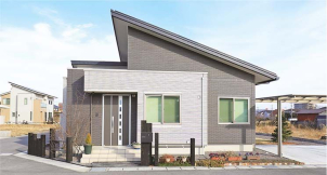 【重厚感のあるタイル外壁】
一条工務店の標準仕様である全面タイル貼りの外壁は将来にわたる塗り替えの費用を抑えるだけでなく、彫の深い印象的な外観にしてくれます