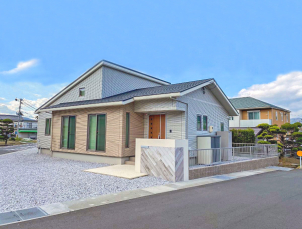 ★全館床暖房、床冷房あり★
1年中エアコンを使わない生活を送ることができる快適なお家です！