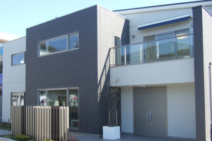 外観は全面タイル張りを採用し、シンプルモダンな仕上がりになっています!