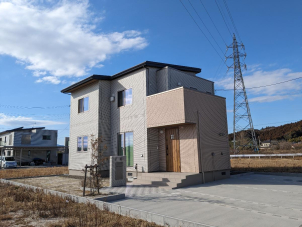 敷地内に宿泊体験棟があって、宿泊体験や見学も可能です！
分譲地を見学しながら、建物の外観、内装も確認することが可能です♪<a href=https://www.ichijo.co.jp/land/area/detail/?m_id=9800074-2015&kbn_value=4>[いわき市平幕ノ内モデルハウス]</a>