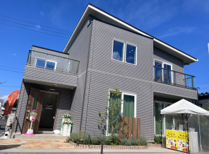 メンテナンス不要の全面タイルが標準装備です！