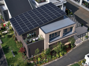 【家計にやさしい太陽光蓄電池】大容量太陽光発電＋蓄電池で電気代も節約♪家計にも地球にも優しいお家です
※オーナー様に直接電気代をご質問いただけます

自社生産の太陽光パネル＆蓄電池だからこそ可能な低価格高性能