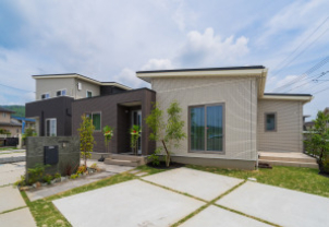 『完成現場見学会』
リアルサイズの平屋と二階建てのお家を同時見学開催中！