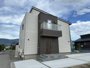 【モデルハウス】全館床暖房完備！吹き抜けのある開放的な2階建て３LDK