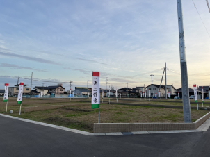 学校・医療施設・商業施設が近く住みやすい環境です！！
一条の旗が目印です！