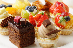 ご予約いただいた人数分ケーキとお飲み物をご用意いたします♪
※アレルギー等の連絡事項はフォームにご入力お願いいたします。
※写真はイメージです。