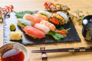 射的景品には全国共通取り扱いお寿司券3000円分・白い森様ケーキ券2500円分も御座います！