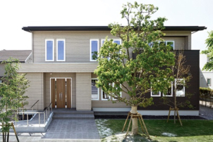 メンテナンスいらずの外壁タイルからこだわりの内装までご覧くださいませ。