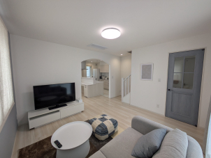 ホワイトを基調としたおしゃれな内装！
家具家電付きで間取りの参考にも！