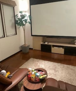 一条工務店が高性能・高品質な商品をお手頃な価格でなぜご提供できるのか…？
そんな疑問を解決でき、お客様にもご満足いただける内容となっております。
（①～④の中からお好きな内容をお選び頂けます。※１本３０～４０分ほどの上映時間）
