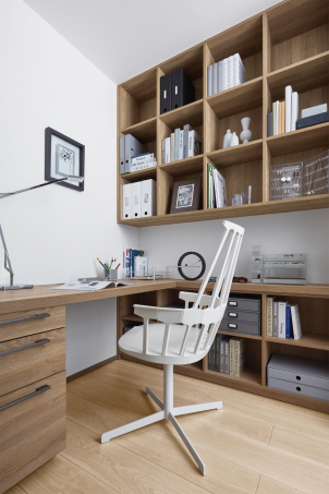 書斎コーナーで、のんびりとしたひとときをお過ごし頂けます！