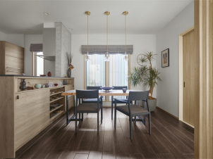 木目調を使った落ち着いた雰囲気をご体感いただけます！