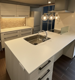 全館床暖房で家中どこでも暖かいです。ぜひご体感ください。