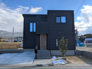 「全館床暖房」キッチンや浴室など、ほぼ全館に設置し、家中の温度差がない快適な室内を体感いただけます。