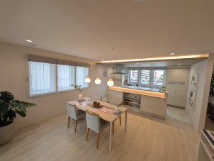 １階はキッチンの作業スペースが広いワイドカウンター、２階は手元を隠せるハイカウンターを採用しております。
ぜひ展示場でご覧ください。