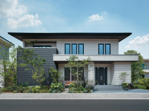 【重厚感のあるタイル外壁】
一条工務店の標準仕様である全面タイル貼りの外壁は将来にわたる塗り替えの費用を抑えるだけでなく、彫の深い印象的な外観にしてくれます