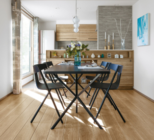 温かみのある木目調の上質なデザイン