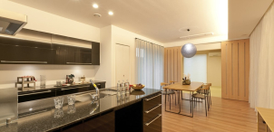 白を基調としたリビングが落ち着いた空間を創り出しています。