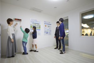 ～真に快適な住まいを感じる断熱体感ROOM！（リニューアルオープン！）～
断熱等級が違う３つの部屋で違いを体感♪
「一条の等級７」「等級７」「等級４」の部屋をまわっていただき、断熱性能の重要性や床暖房の快適性を感じてみてください！