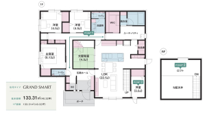 リビングの勾配天井とロフトが見ごたえある平屋となっております♪
