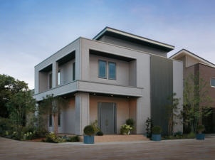 【一条の2階建て見学会】

〇見どころ
2階建て・4LDK/リビング吹き抜け/断熱等級7/全館床暖房/太陽光・蓄電池/ブラックタイル外壁