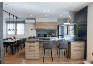 見晴らしの良い高台の土地を生かした2階LDK