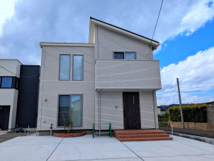 家族の会話が弾むリビング階段採用。
家事同線が自慢のリアルサイズのモデルハウスをご見学ください！