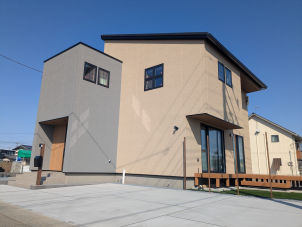 高耐候性サイディングによって、一条工務店に今までない外観の雰囲気！！