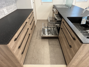 Panasonic社製のフロントオープン食洗器採用物件