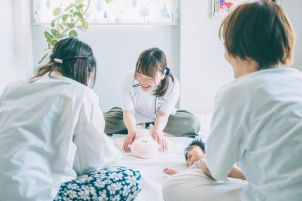 ☆ベビーマッサージ☆

お子様と楽しい時間をお過ごしください！

事前予約が必須となります。下記インスタグラムから予約をお願いいたします。

https://www.instagram.com/hidamari_baby_2023?igsh=MWhlc2tyNDRibWQ3dQ%3D%3D