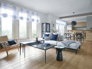 木目調の暖かみを感じる雰囲気です。