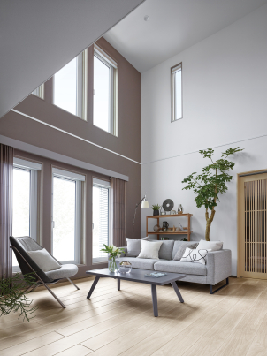 開放感抜群の吹き抜けあり、全館床暖房ですので、寒さを感じません。