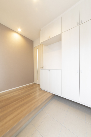 屋根一体型太陽光発電9.8kW＋蓄電池7.04kW/全館床暖房/
外壁全面タイル貼り/熱交換換気システム「ロスガード90」