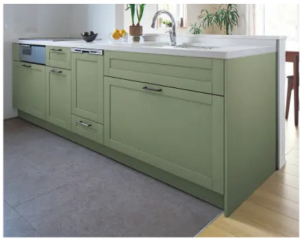 ナチュリアのために開発された新シリーズのキッチン。ソリッドカラーが優しい北欧デザインの雰囲気によく似合います