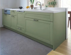 ナチュリアのために開発された新シリーズのキッチン。ソリッドカラーが優しい北欧デザインの雰囲気によく似合います。