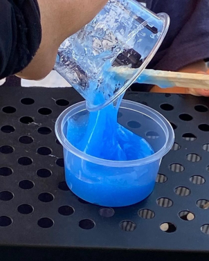 人気№１‼
光るスライム作り