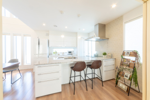 太陽光パネル9.870kW/全館床暖房/外壁全面タイル貼り施工/熱交換換気システムロスガード90