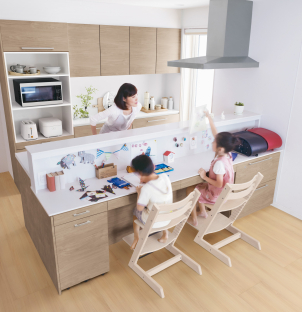 キッズカウンターを採用した、家族時間も大切にできるお住まいです！ダークトーンでまとめたシックな空間もぜひご覧ください！
