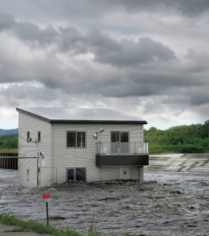 川での耐水害住宅実験の様子です！